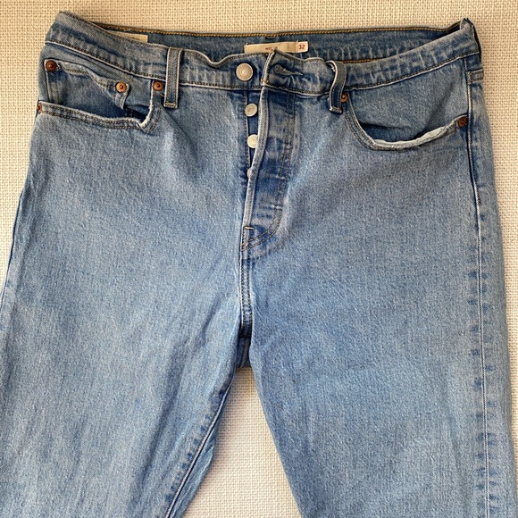 Levi’s Wedgie Fit Light/Medium Wash Women’s Jeans - Picture 5 of 8